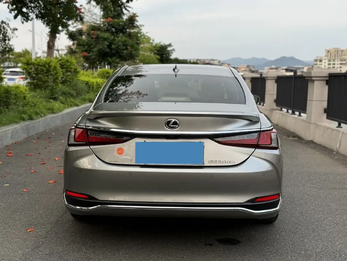 2022 Lexus ES 2.5L 178HP L4 E-CVT Hybrid,autocango,china used car exporter,china ev exporter,chinese used car exporter,chinese used ev exporter