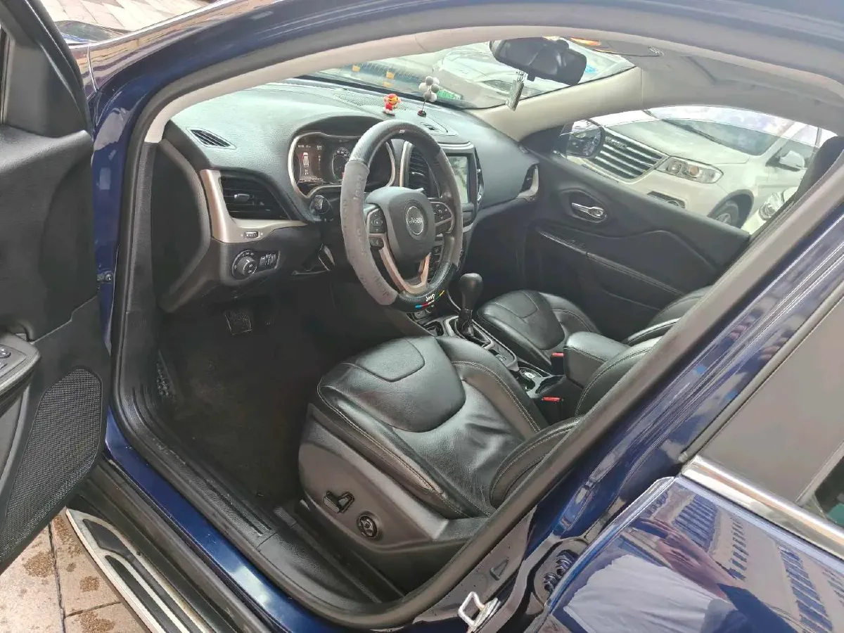 2017 Jeep Cherokee 2.0L 155HP L4 9AT,autocango,china used car exporter,china ev exporter,chinese used car exporter,chinese used ev exporter