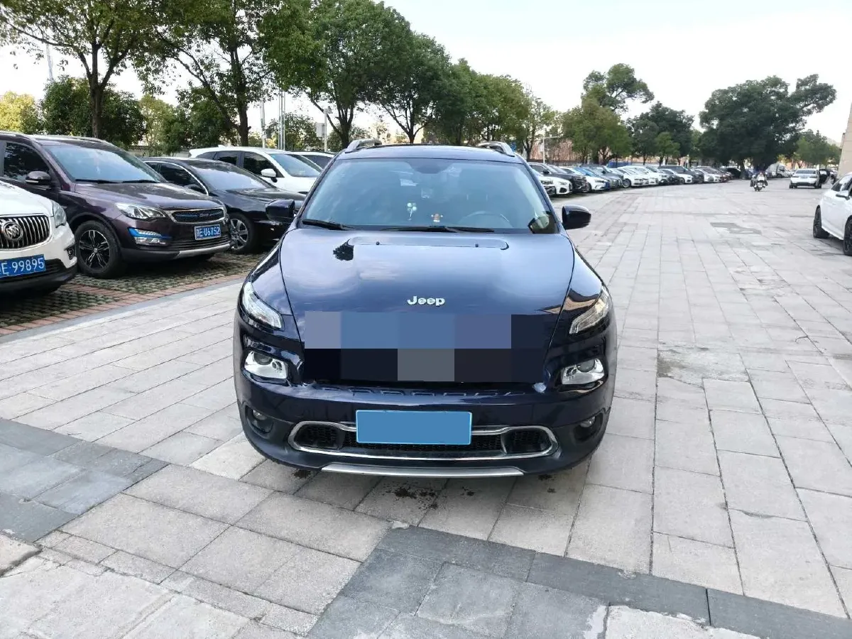 2017 Jeep Cherokee 2.0L 155HP L4 9AT,autocango,china used car exporter,china ev exporter,chinese used car exporter,chinese used ev exporter