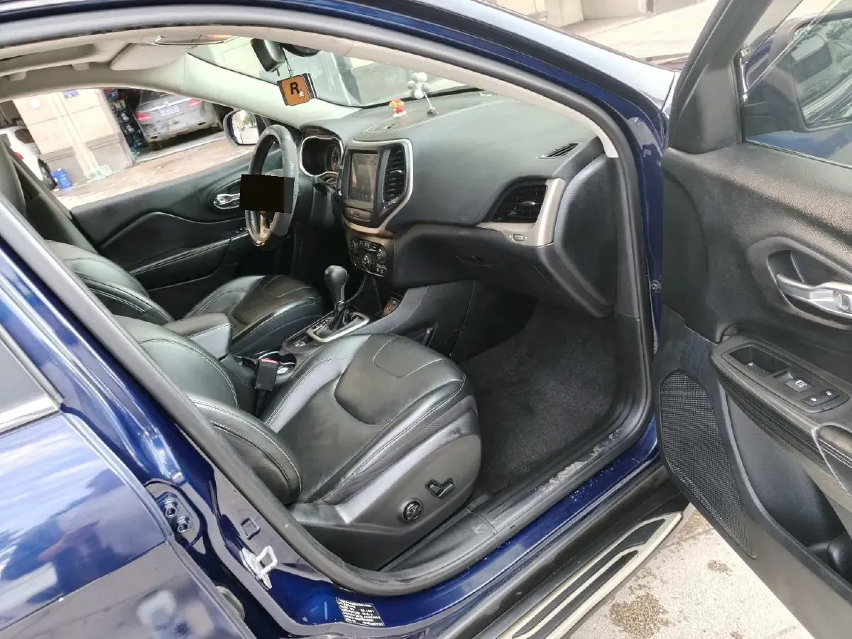 2017 Jeep Cherokee 2.0L 155HP L4 9AT,autocango,china used car exporter,china ev exporter,chinese used car exporter,chinese used ev exporter