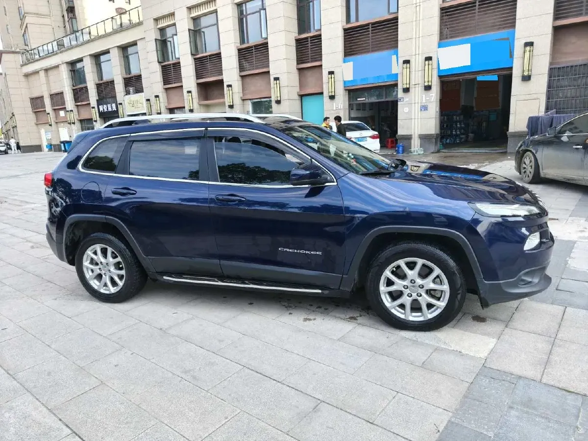2017 Jeep Cherokee 2.0L 155HP L4 9AT,autocango,china used car exporter,china ev exporter,chinese used car exporter,chinese used ev exporter