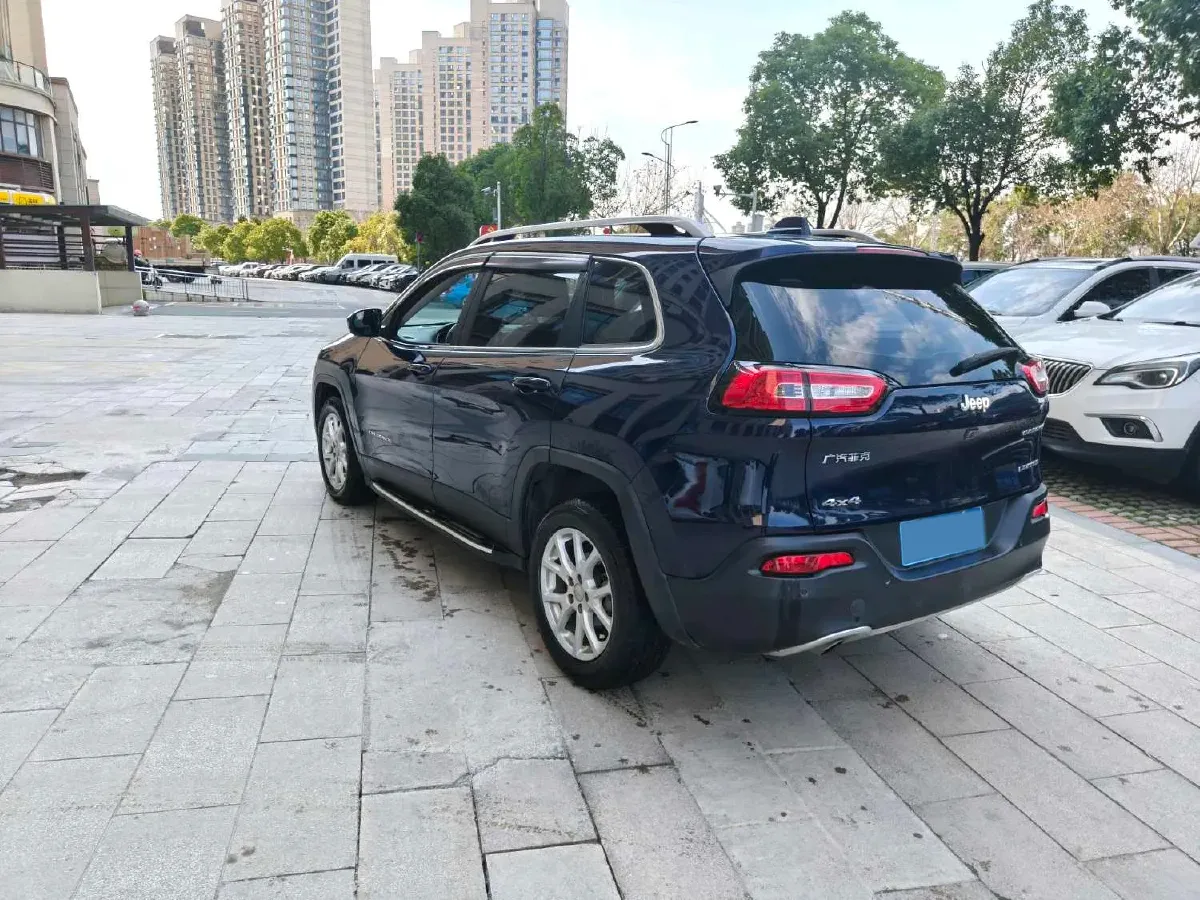2017 Jeep Cherokee 2.0L 155HP L4 9AT,autocango,china used car exporter,china ev exporter,chinese used car exporter,chinese used ev exporter