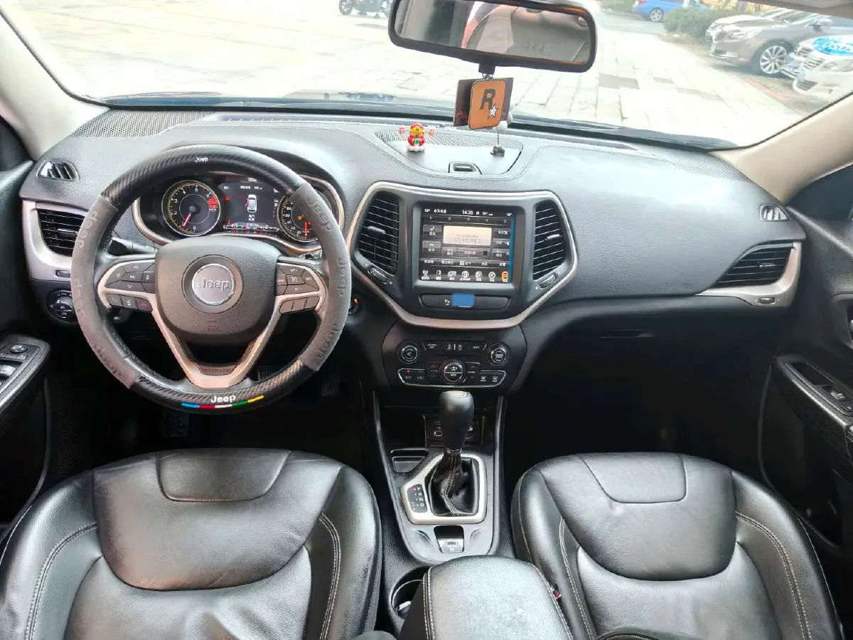 2017 Jeep Cherokee 2.0L 155HP L4 9AT,autocango,china used car exporter,china ev exporter,chinese used car exporter,chinese used ev exporter