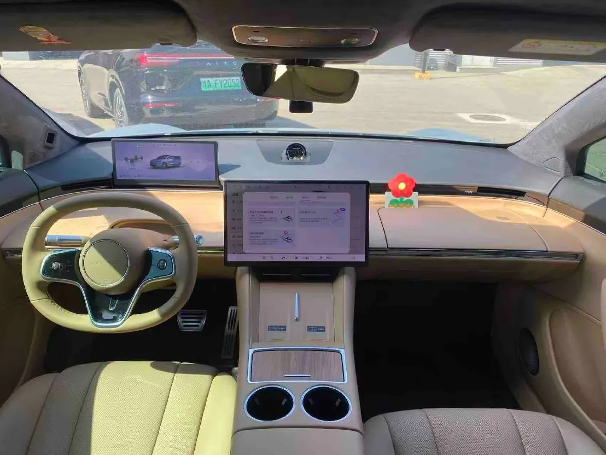 2025 Luxeed R7 REEV 156HP REEV 37KWH,autocango,china used car exporter,china ev exporter,chinese used car exporter,chinese used ev exporter