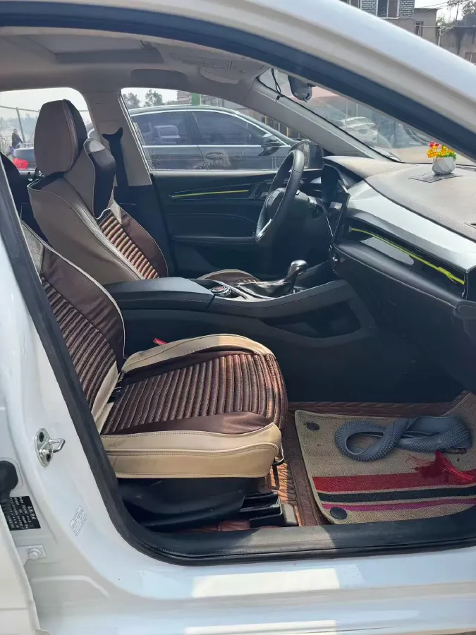 2021 Roewe i5 1.5L 120HP L4 CVT,autocango,china used car exporter,china ev exporter,chinese used car exporter,chinese used ev exporter