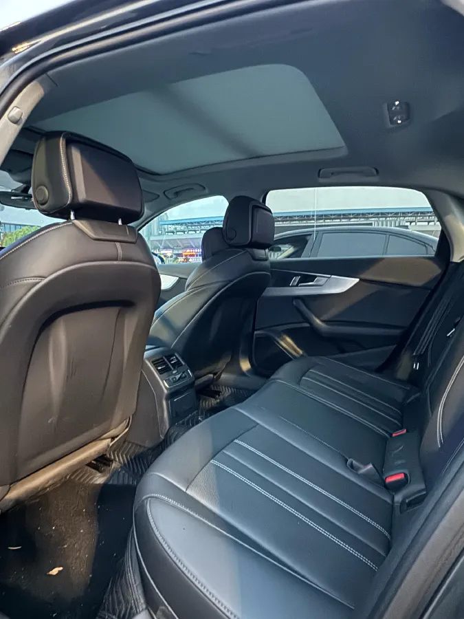 2024 Audi A4L 2.0T 190HP L4 7DCT,autocango,china used car exporter,china ev exporter,chinese used car exporter,chinese used ev exporter