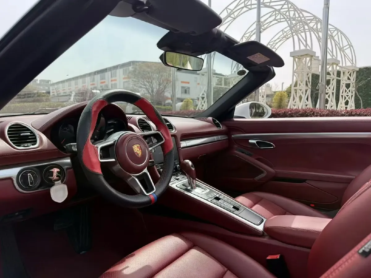 2022 Porsche 718 2.0T 250HP H4 7DCT,autocango,china used car exporter,china ev exporter,chinese used car exporter,chinese used ev exporter