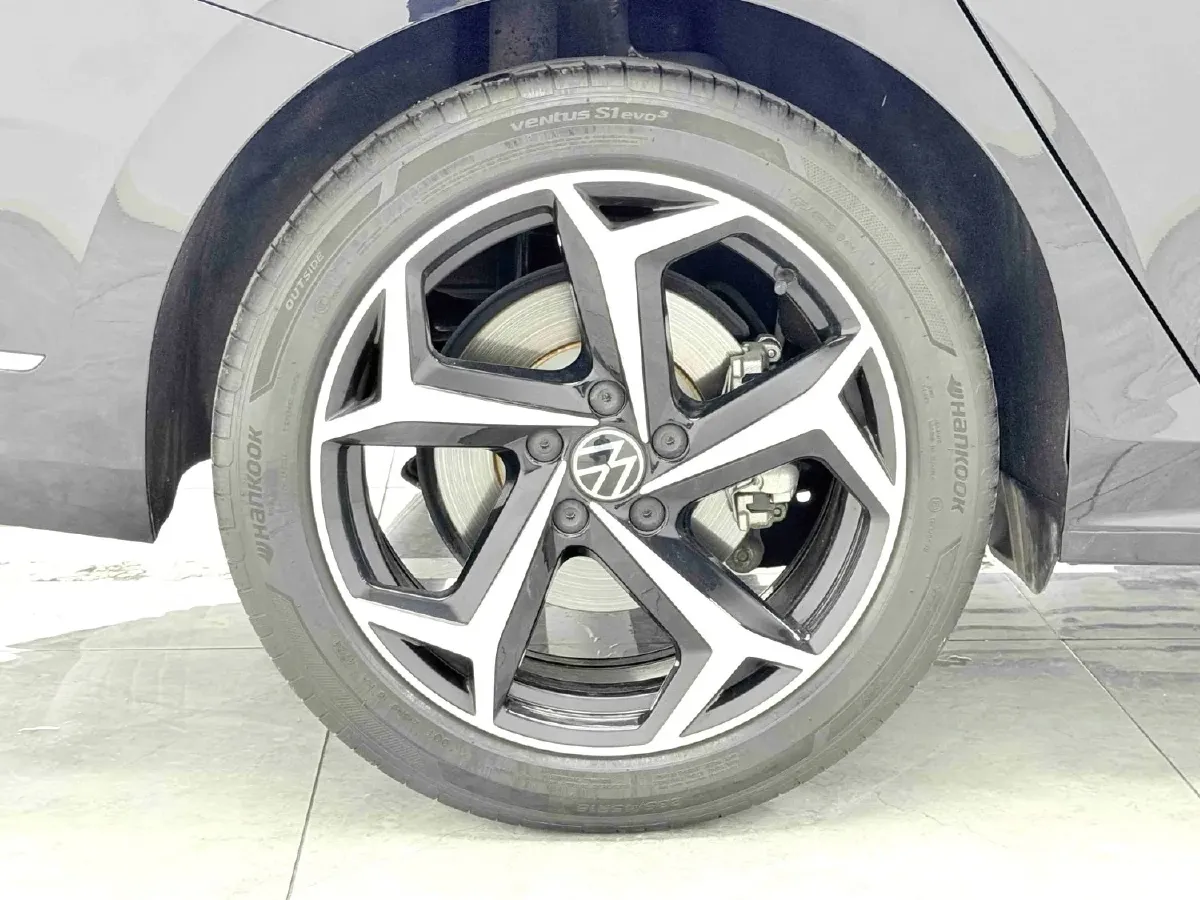 2025 Volkswagen Passat 2.0T 220HP L4 7DCT,autocango,china used car exporter,china ev exporter,chinese used car exporter,chinese used ev exporter