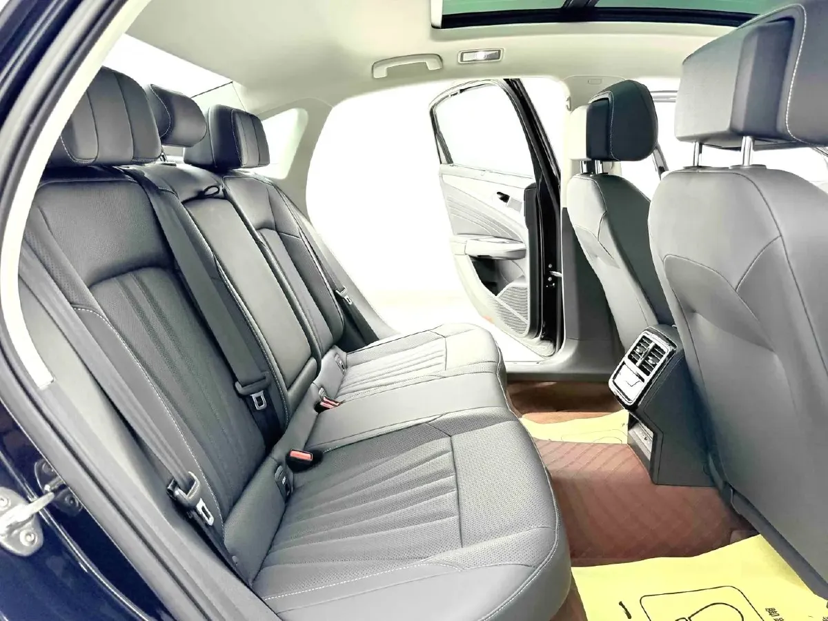 2025 Volkswagen Passat 2.0T 220HP L4 7DCT,autocango,china used car exporter,china ev exporter,chinese used car exporter,chinese used ev exporter