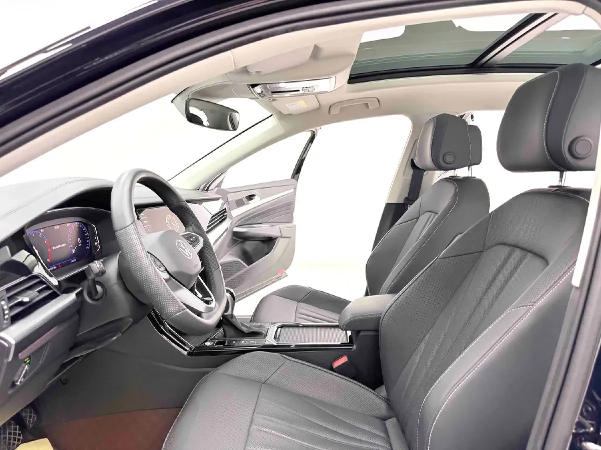 2025 Volkswagen Passat 2.0T 220HP L4 7DCT,autocango,china used car exporter,china ev exporter,chinese used car exporter,chinese used ev exporter