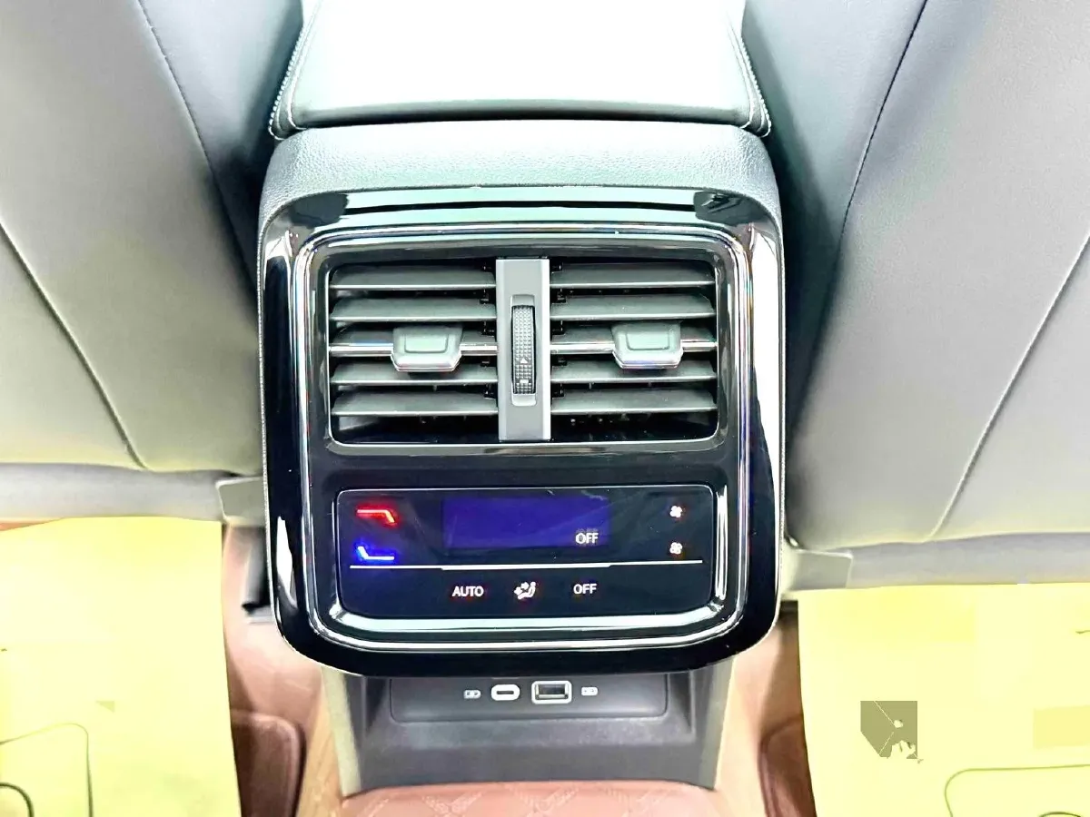 2025 Volkswagen Passat 2.0T 220HP L4 7DCT,autocango,china used car exporter,china ev exporter,chinese used car exporter,chinese used ev exporter