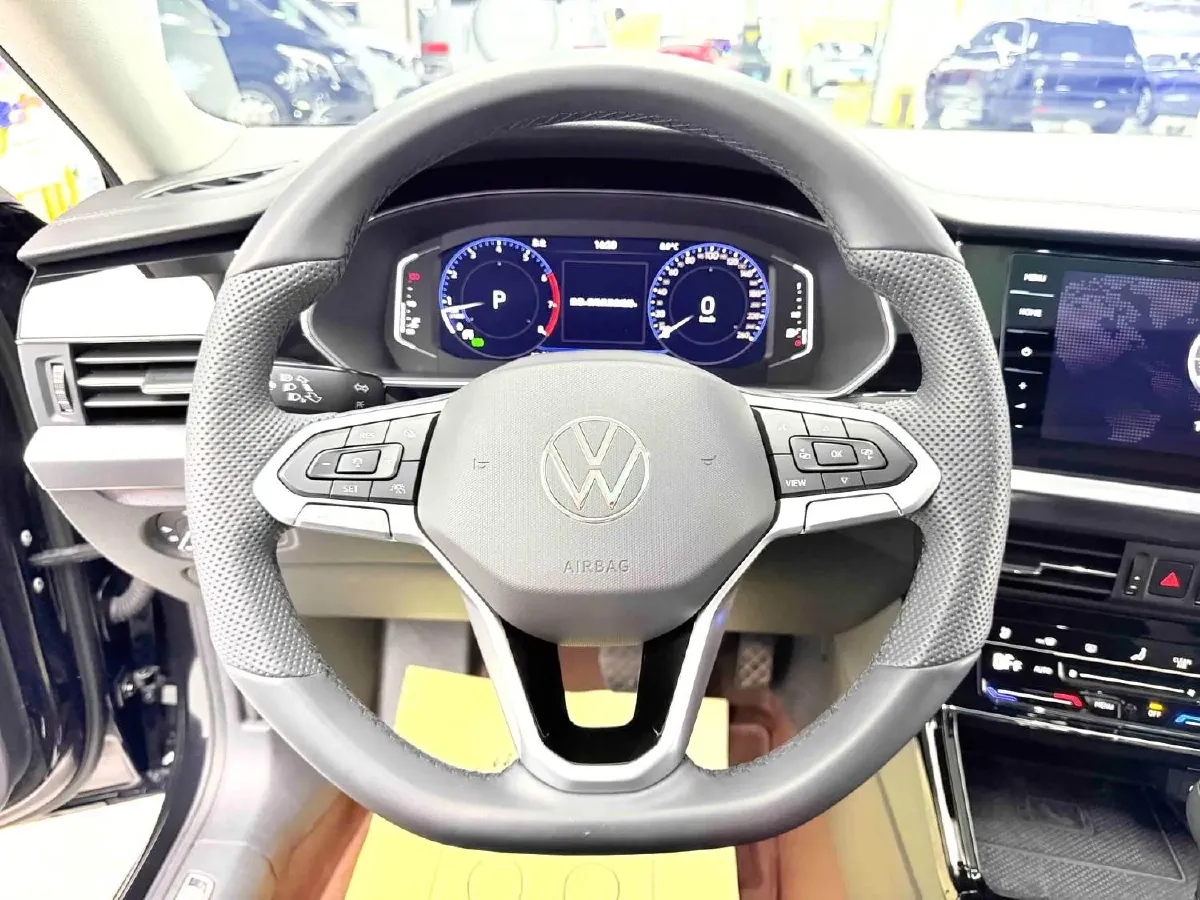 2025 Volkswagen Passat 2.0T 220HP L4 7DCT,autocango,china used car exporter,china ev exporter,chinese used car exporter,chinese used ev exporter