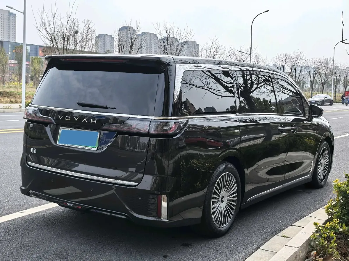 2025 Voyah Dream 1.5T 150HP L4 PHEV 41.7KWH,autocango,china used car exporter,china ev exporter,chinese used car exporter,chinese used ev exporter