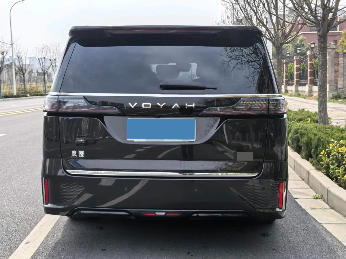 2025 Voyah Dream 1.5T 150HP L4 PHEV 41.7KWH,autocango,china used car exporter,china ev exporter,chinese used car exporter,chinese used ev exporter