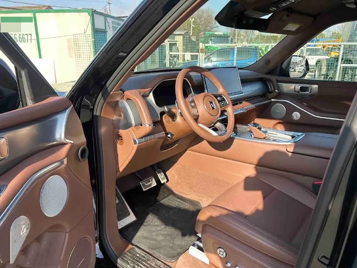 2024 Tank 700 3.0T 360HP V6 9AT PHEV 37.1KWH,autocango,china used car exporter,china ev exporter,chinese used car exporter,chinese used ev exporter