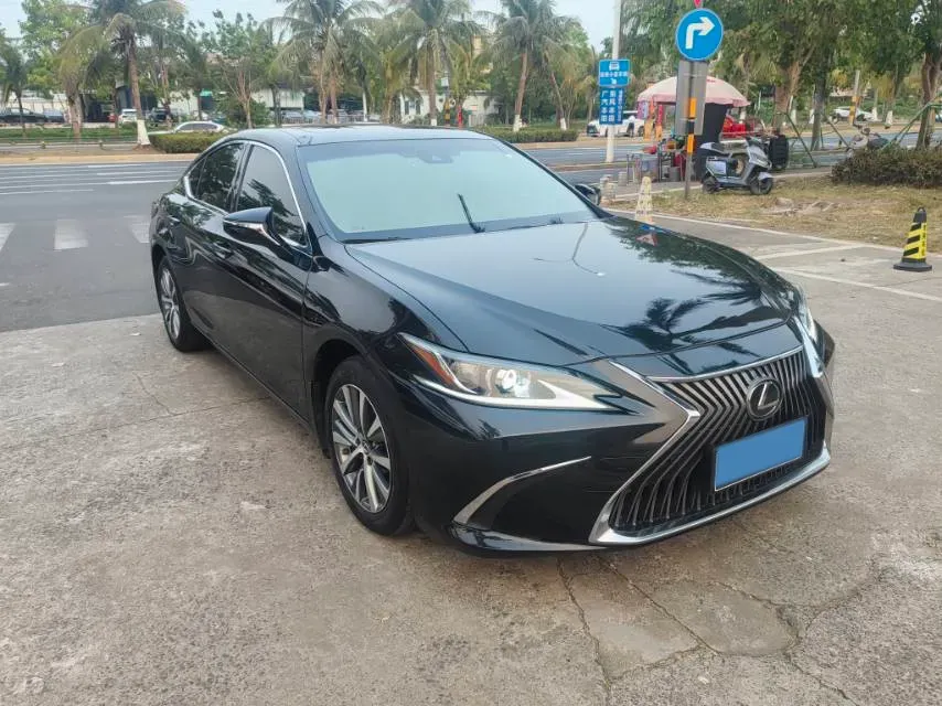 2020 Lexus ES 2.0L 173HP L4 CVT,autocango,china used car exporter,china ev exporter,chinese used car exporter,chinese used ev exporter