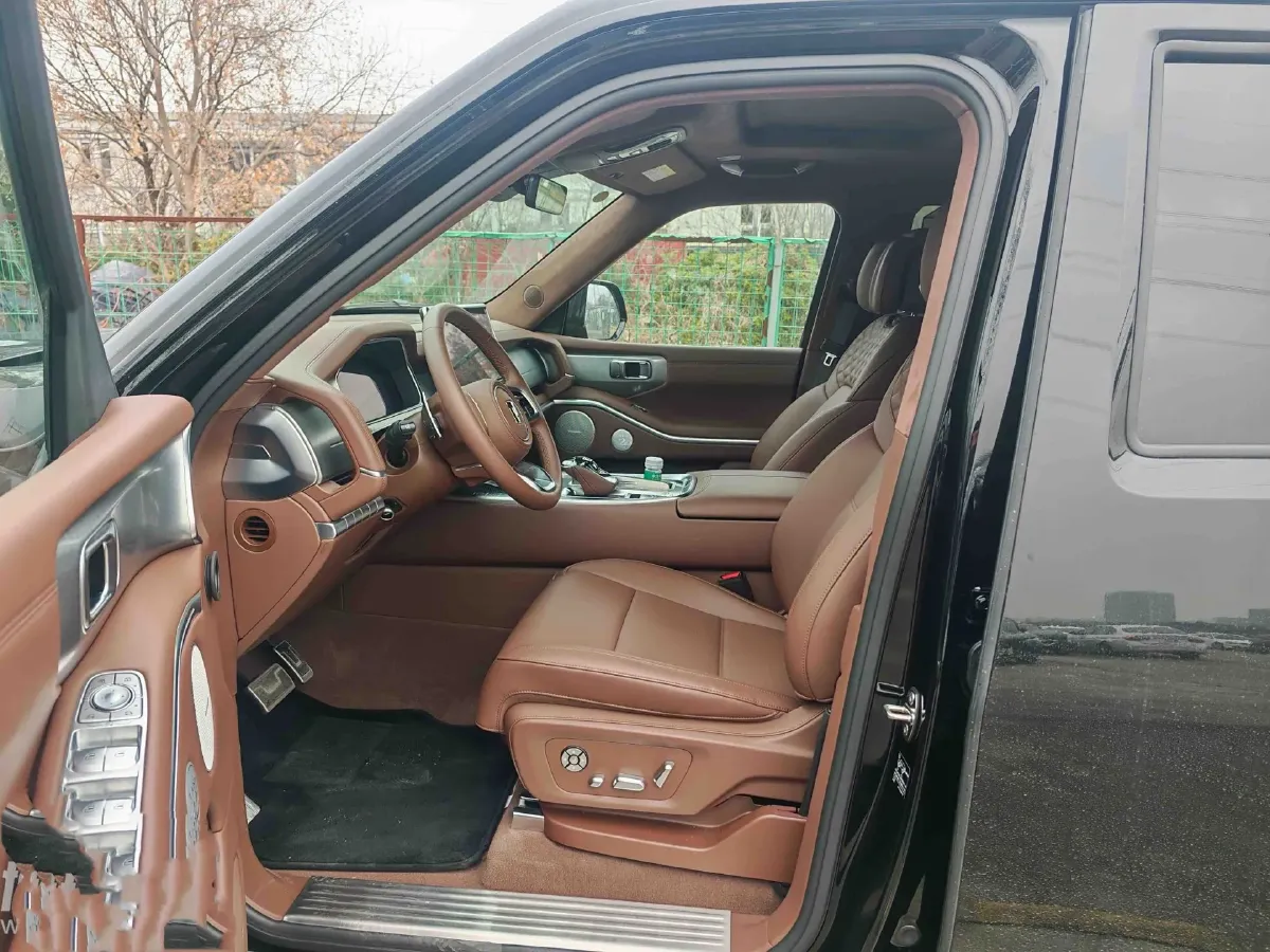 2024 Tank 700 3.0T 360HP V6 9AT PHEV 37.1KWH,autocango,china used car exporter,china ev exporter,chinese used car exporter,chinese used ev exporter