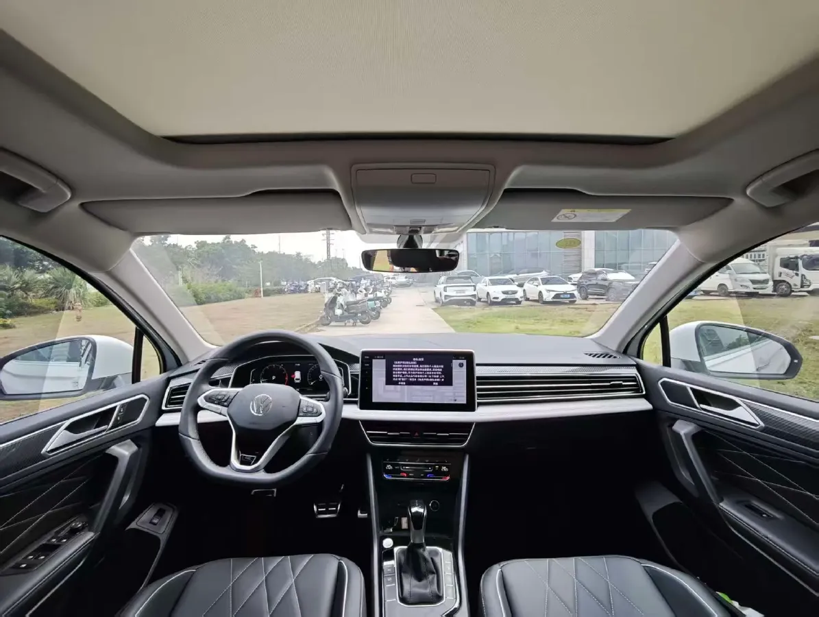 2024 Volkswagen Tiguan L 2.0T 186HP L4 7DCT,autocango,china used car exporter,china ev exporter,chinese used car exporter,chinese used ev exporter