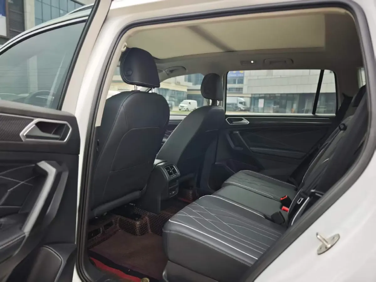 2024 Volkswagen Tiguan L 2.0T 186HP L4 7DCT,autocango,china used car exporter,china ev exporter,chinese used car exporter,chinese used ev exporter