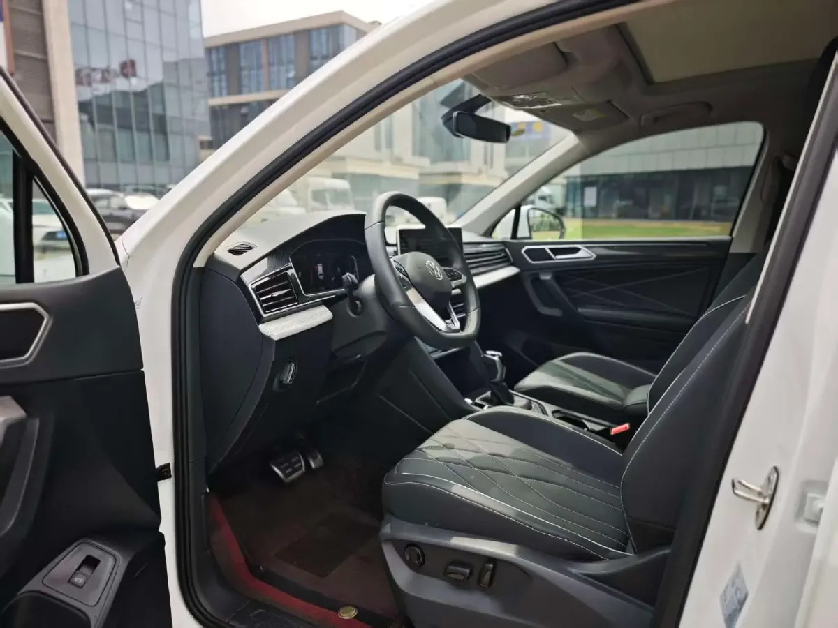 2024 Volkswagen Tiguan L 2.0T 186HP L4 7DCT,autocango,china used car exporter,china ev exporter,chinese used car exporter,chinese used ev exporter