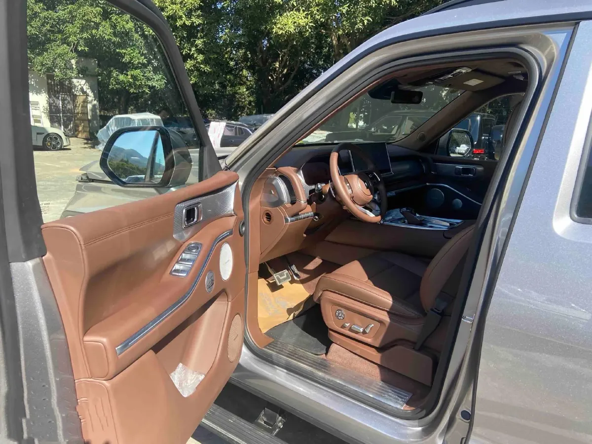 2024 Tank 700 3.0T 360HP V6 9AT PHEV 37.1KWH,autocango,china used car exporter,china ev exporter,chinese used car exporter,chinese used ev exporter