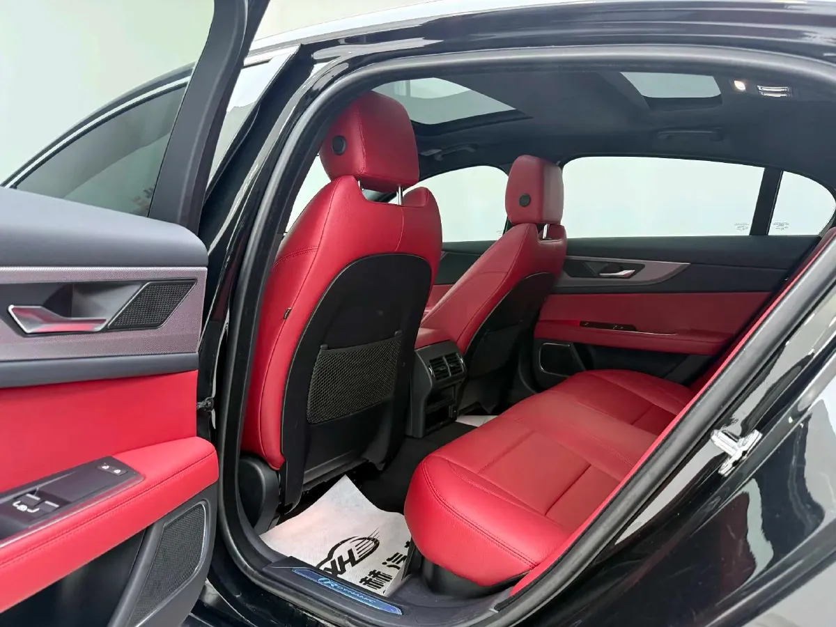 2022 Jaguar XEL 2.0T 250HP L4 8AT,autocango,china used car exporter,china ev exporter,chinese used car exporter,chinese used ev exporter