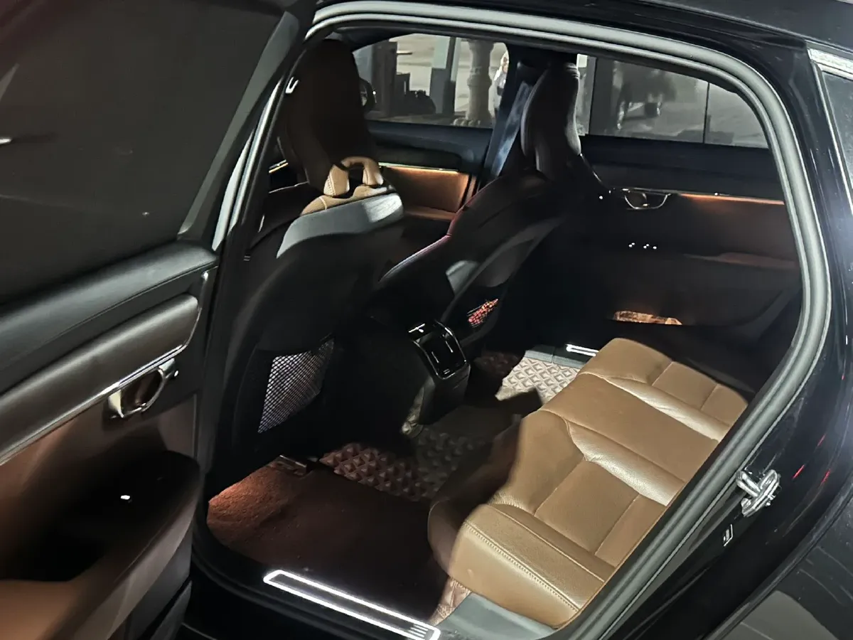 2022 Volvo S90 2.0T 250HP L4 8AT,autocango,china used car exporter,china ev exporter,chinese used car exporter,chinese used ev exporter