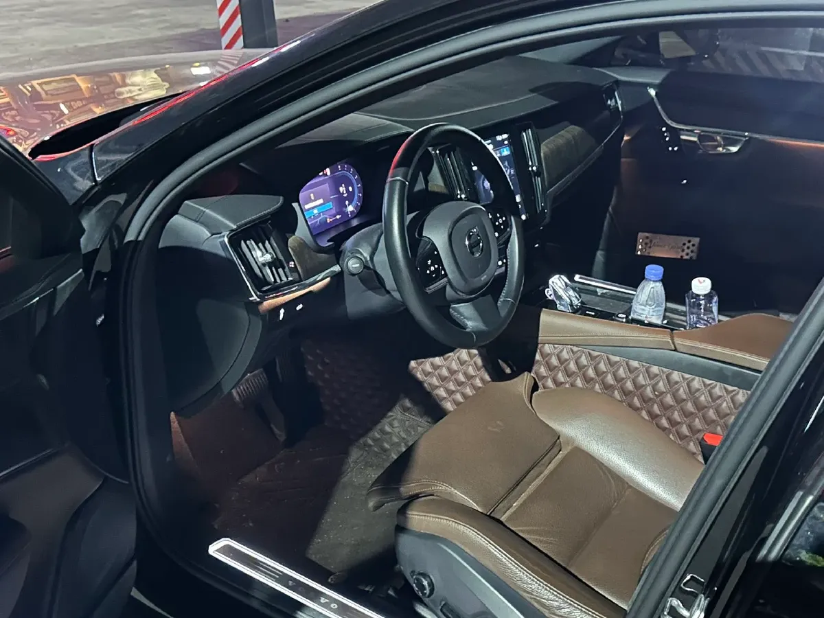 2022 Volvo S90 2.0T 250HP L4 8AT,autocango,china used car exporter,china ev exporter,chinese used car exporter,chinese used ev exporter