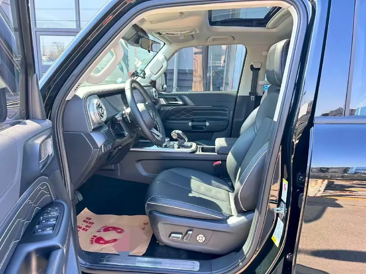 2023 Tank 300 2.0T 227HP L4 8AT,autocango,china used car exporter,china ev exporter,chinese used car exporter,chinese used ev exporter