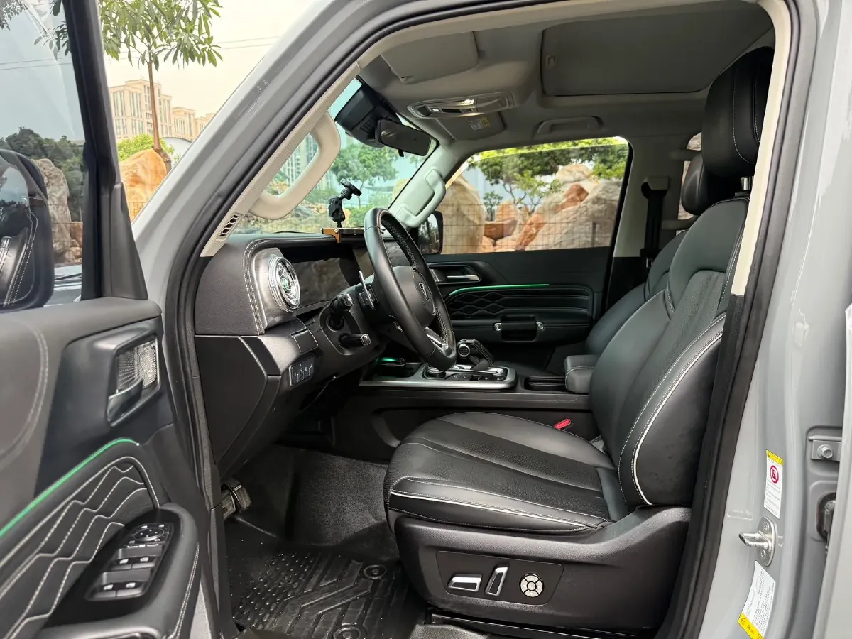 2021 Tank 300 2.0T 227HP L4 8AT,autocango,china used car exporter,china ev exporter,chinese used car exporter,chinese used ev exporter