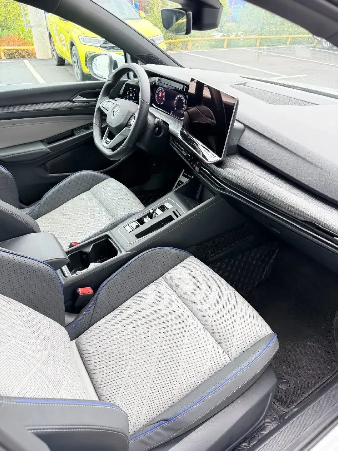 2025 Volkswagen Golf 1.5T 160HP L4 7DCT,autocango,china used car exporter,china ev exporter,chinese used car exporter,chinese used ev exporter