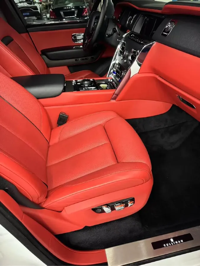 2018 Rolls-Royce Cullinan 6.7T 571HP V12 8AT,autocango,china used car exporter,china ev exporter,chinese used car exporter,chinese used ev exporter