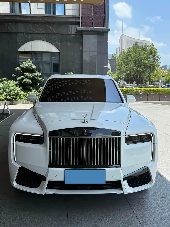 2018 Rolls-Royce Cullinan 6.7T 571HP V12 8AT,autocango,china used car exporter,china ev exporter,chinese used car exporter,chinese used ev exporter
