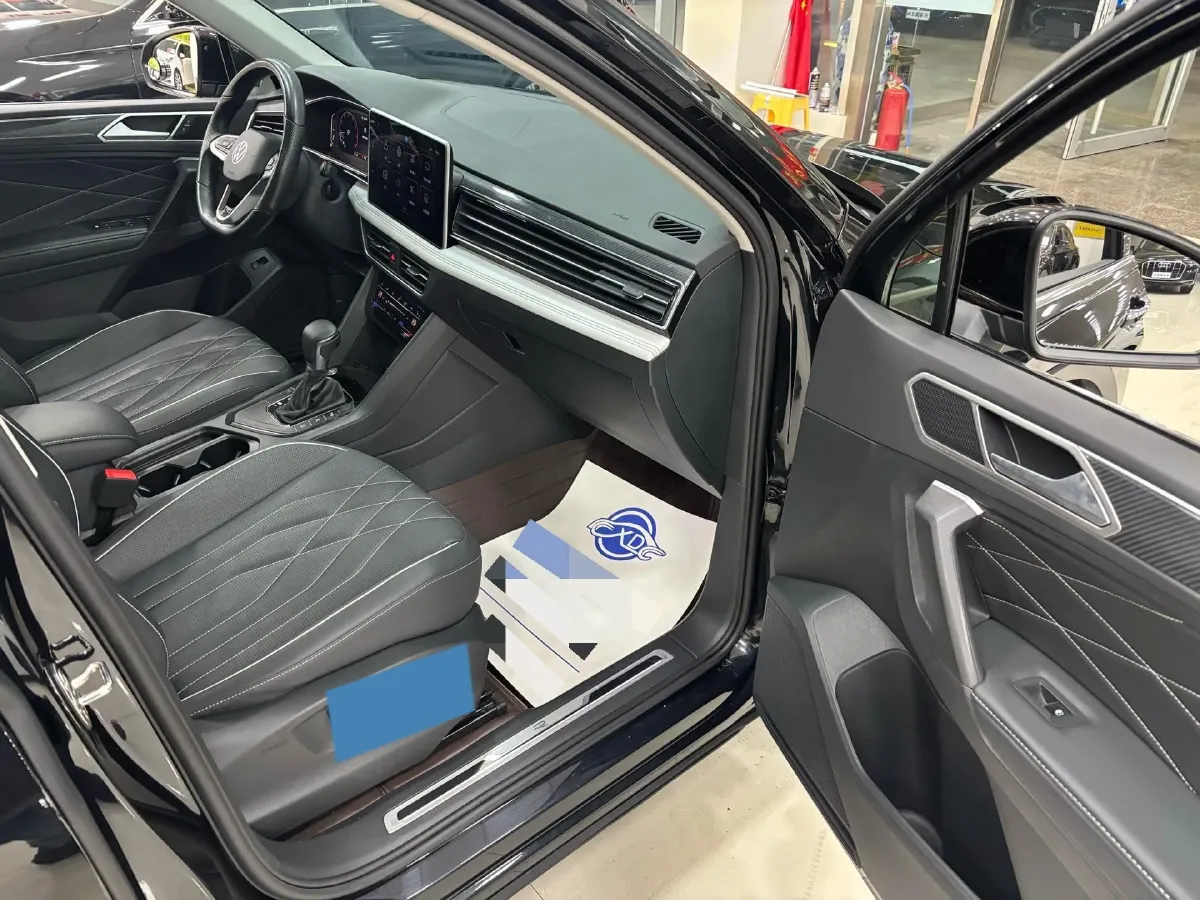 2024 Volkswagen Tiguan L 2.0T 186HP L4 7DCT,autocango,china used car exporter,china ev exporter,chinese used car exporter,chinese used ev exporter