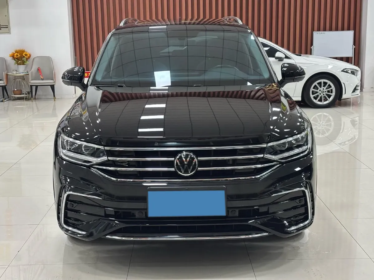 2024 Volkswagen Tiguan L 2.0T 186HP L4 7DCT,autocango,china used car exporter,china ev exporter,chinese used car exporter,chinese used ev exporter