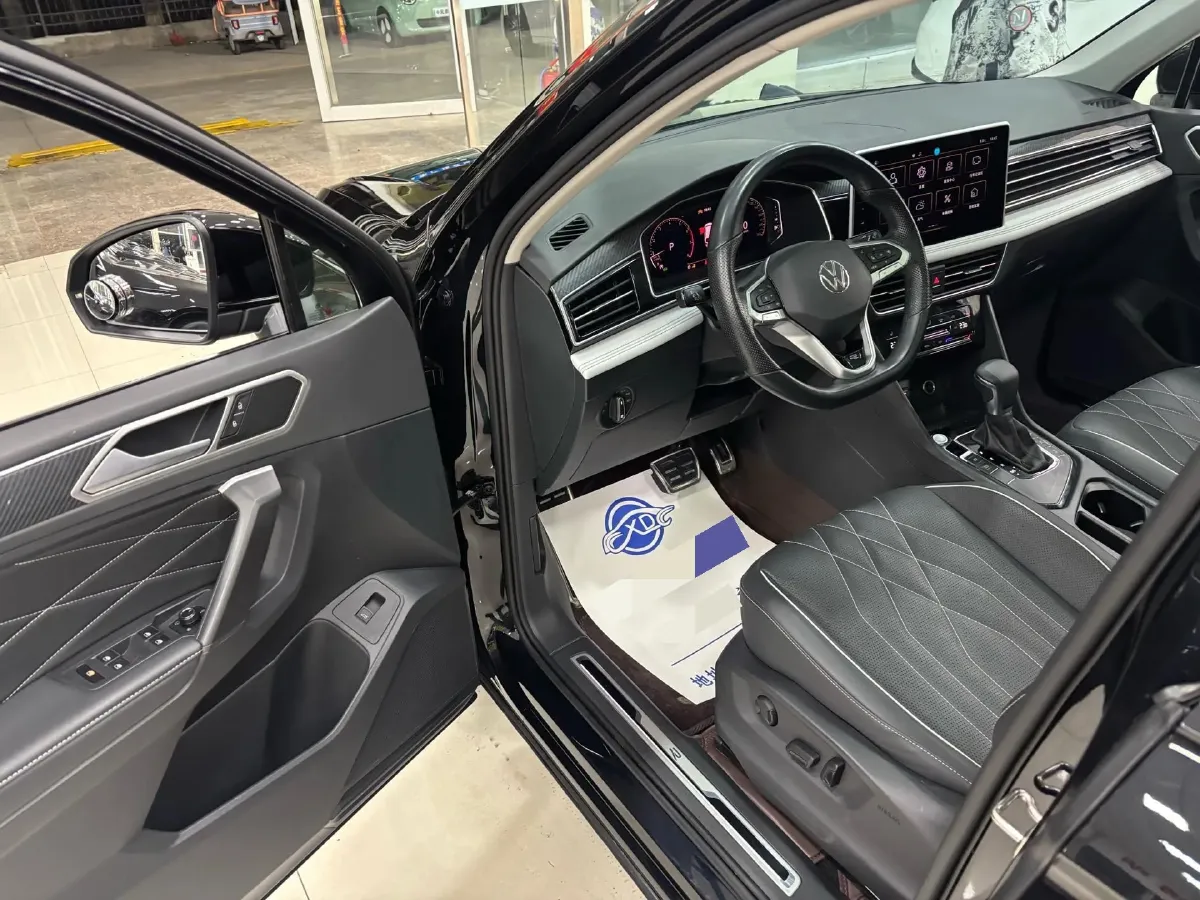 2024 Volkswagen Tiguan L 2.0T 186HP L4 7DCT,autocango,china used car exporter,china ev exporter,chinese used car exporter,chinese used ev exporter