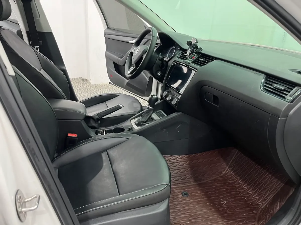 2021 Skoda Octavia 1.5L 113HP L4 6AT,autocango,china used car exporter,china ev exporter,chinese used car exporter,chinese used ev exporter