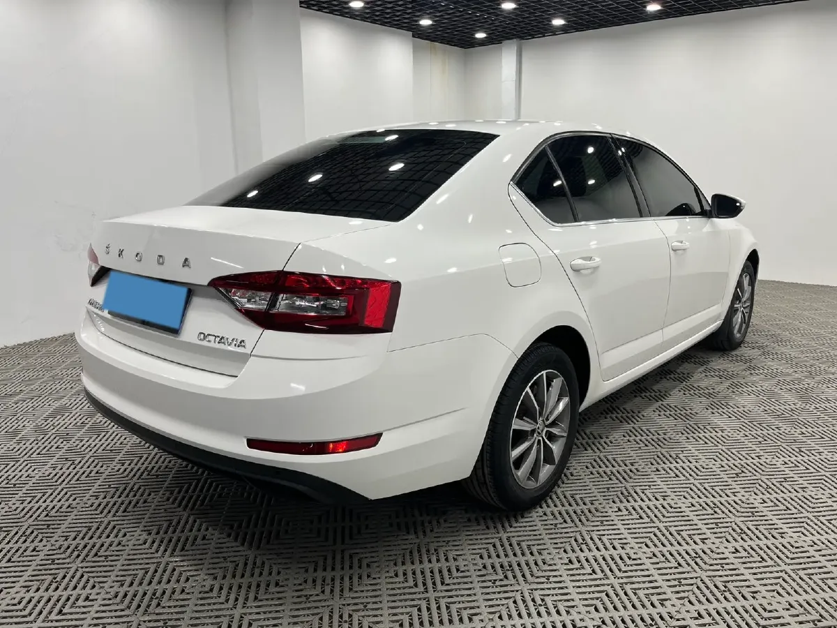 2021 Skoda Octavia 1.5L 113HP L4 6AT,autocango,china used car exporter,china ev exporter,chinese used car exporter,chinese used ev exporter