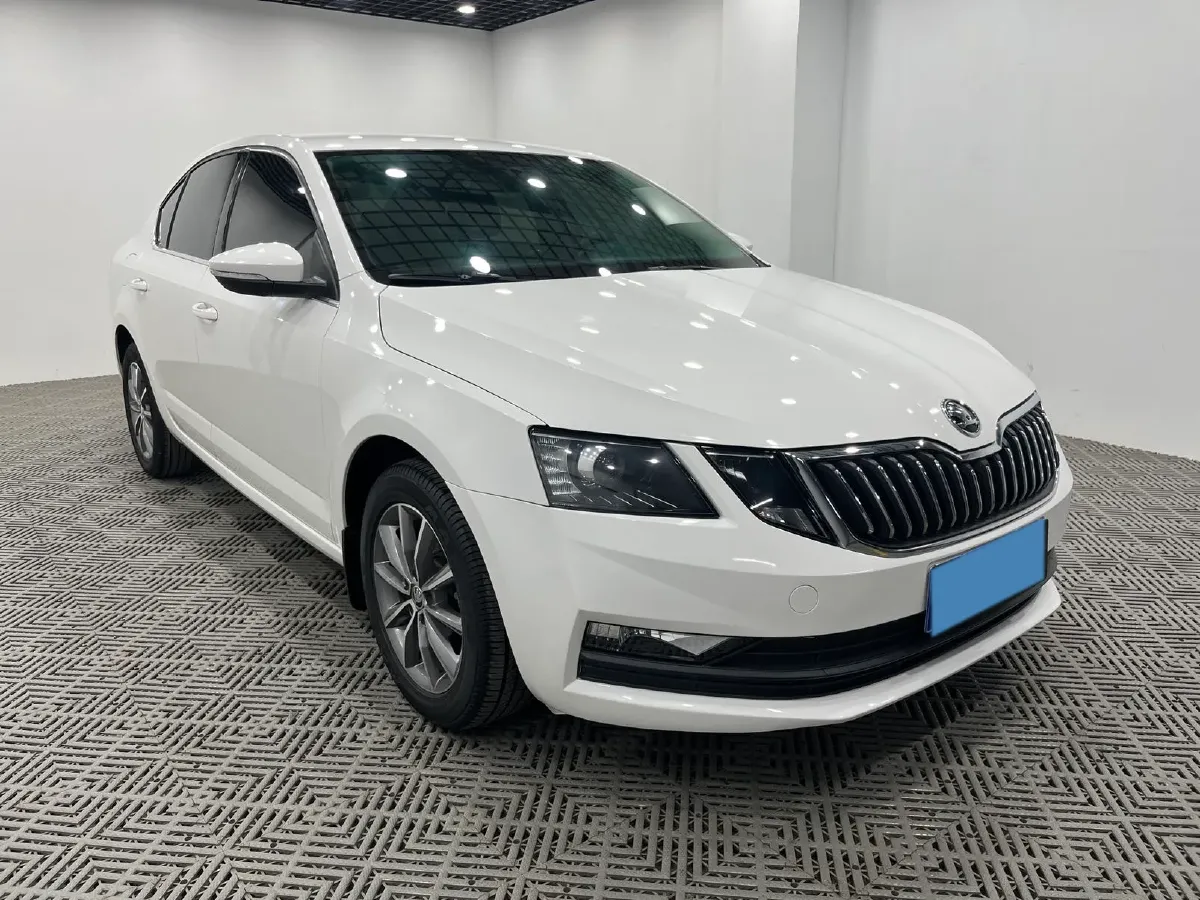2021 Skoda Octavia 1.5L 113HP L4 6AT,autocango,china used car exporter,china ev exporter,chinese used car exporter,chinese used ev exporter