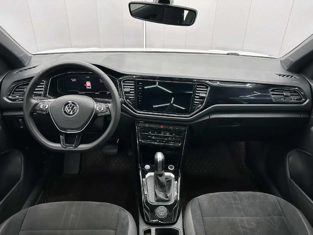 2021 Volkswagen T-Roc 1.4T 150HP L4 7DCT,autocango,china used car exporter,china ev exporter,chinese used car exporter,chinese used ev exporter