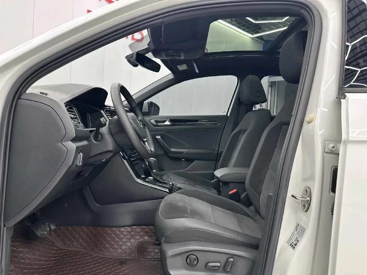 2021 Volkswagen T-Roc 1.4T 150HP L4 7DCT,autocango,china used car exporter,china ev exporter,chinese used car exporter,chinese used ev exporter