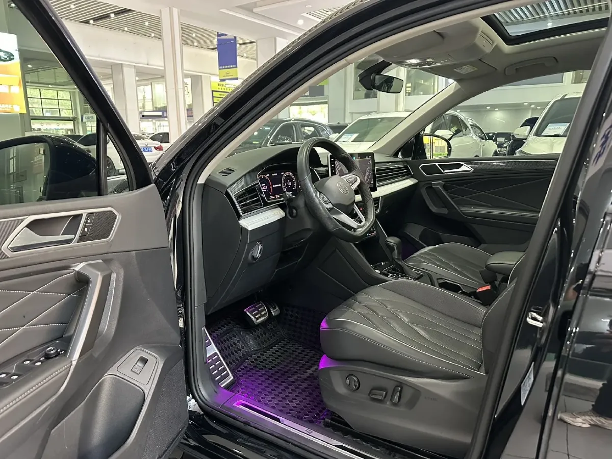 2024 Volkswagen Tiguan L 2.0T 186HP L4 7DCT,autocango,china used car exporter,china ev exporter,chinese used car exporter,chinese used ev exporter
