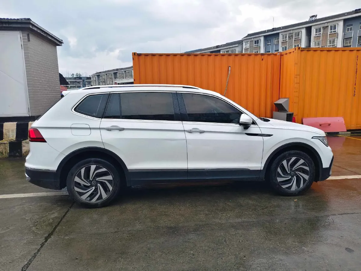 2023 Volkswagen Tiguan L 2.0T 186HP L4 7DCT,autocango,china used car exporter,china ev exporter,chinese used car exporter,chinese used ev exporter