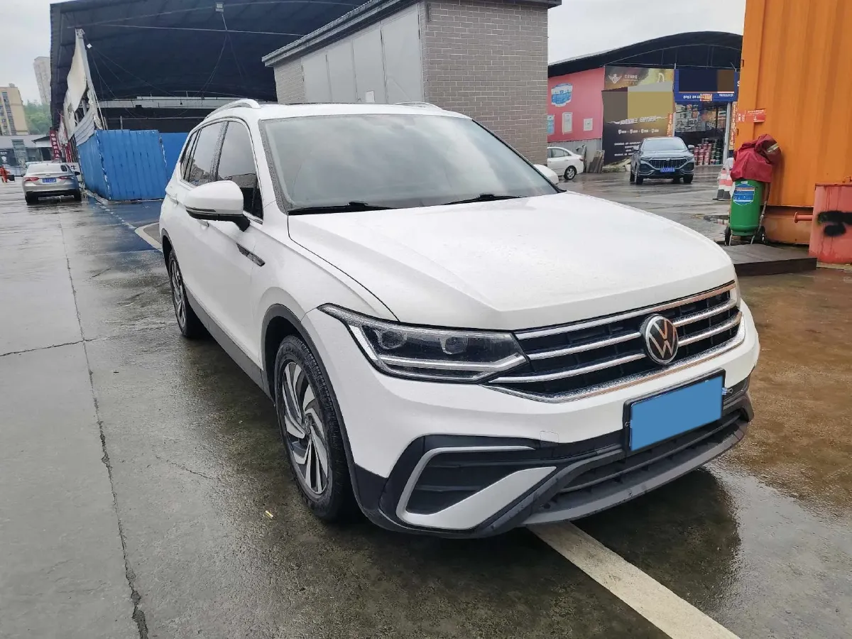 2023 Volkswagen Tiguan L 2.0T 186HP L4 7DCT,autocango,china used car exporter,china ev exporter,chinese used car exporter,chinese used ev exporter