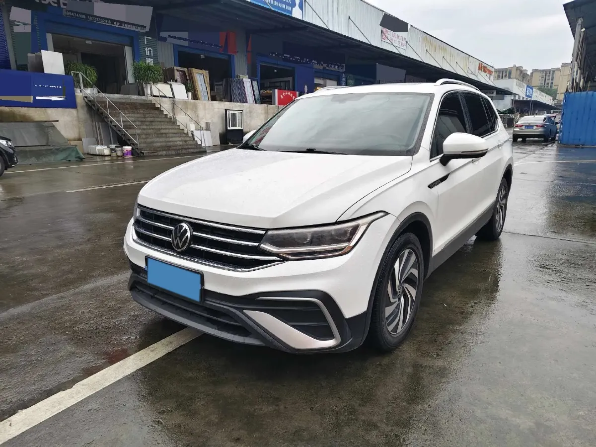 2023 Volkswagen Tiguan L 2.0T 186HP L4 7DCT,autocango,china used car exporter,china ev exporter,chinese used car exporter,chinese used ev exporter