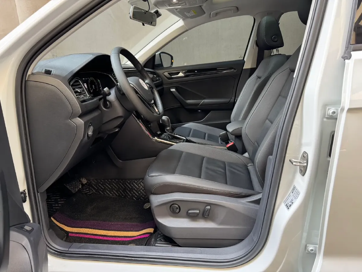 2022 Volkswagen T-Roc 1.4T 150HP L4 7DCT,autocango,china used car exporter,china ev exporter,chinese used car exporter,chinese used ev exporter