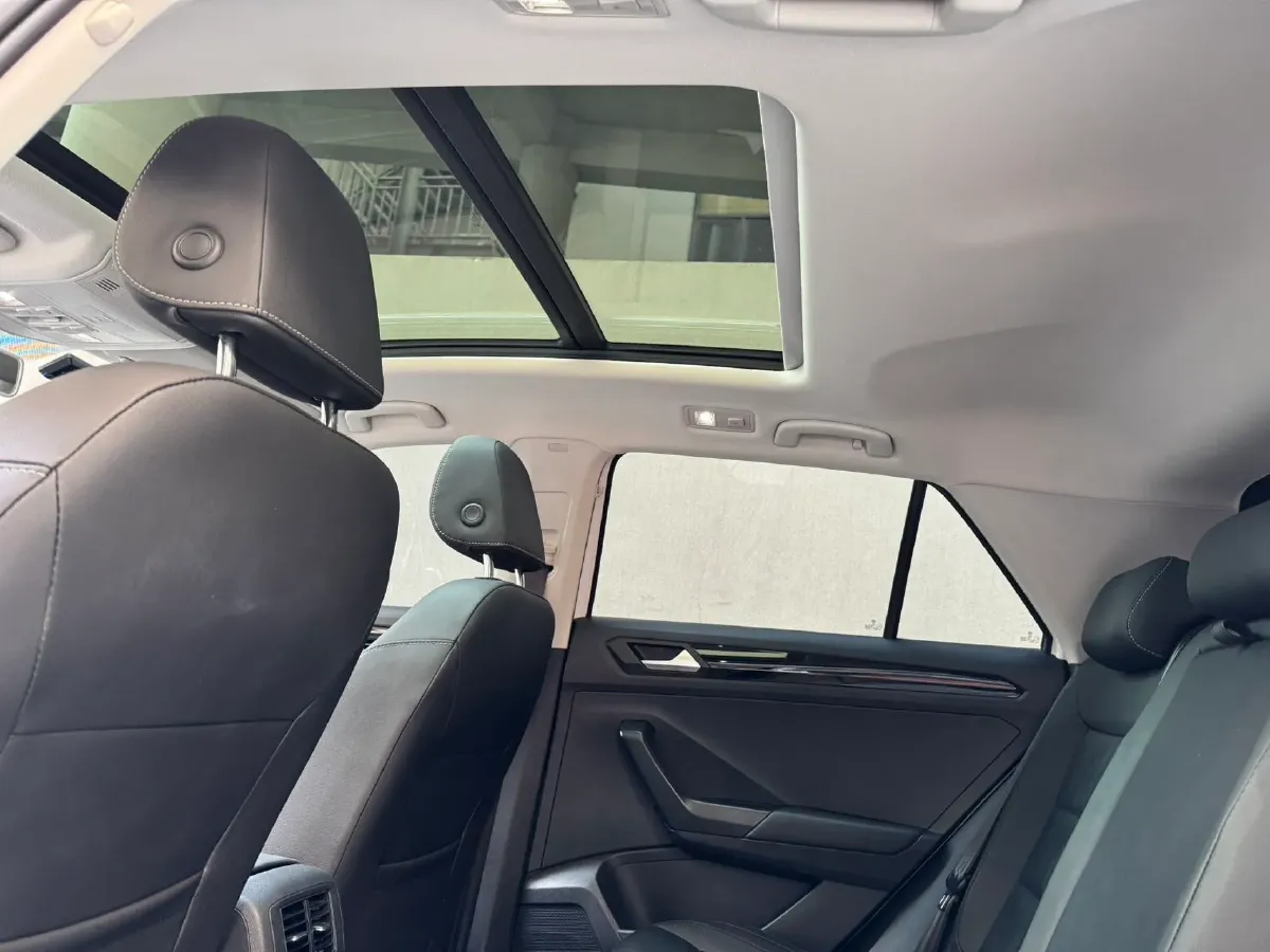 2022 Volkswagen T-Roc 1.4T 150HP L4 7DCT,autocango,china used car exporter,china ev exporter,chinese used car exporter,chinese used ev exporter