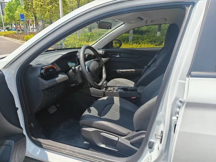 2024 DongFeng Aeolus YiXuan 1.5L 125HP L4 6DCT,autocango,china used car exporter,china ev exporter,chinese used car exporter,chinese used ev exporter