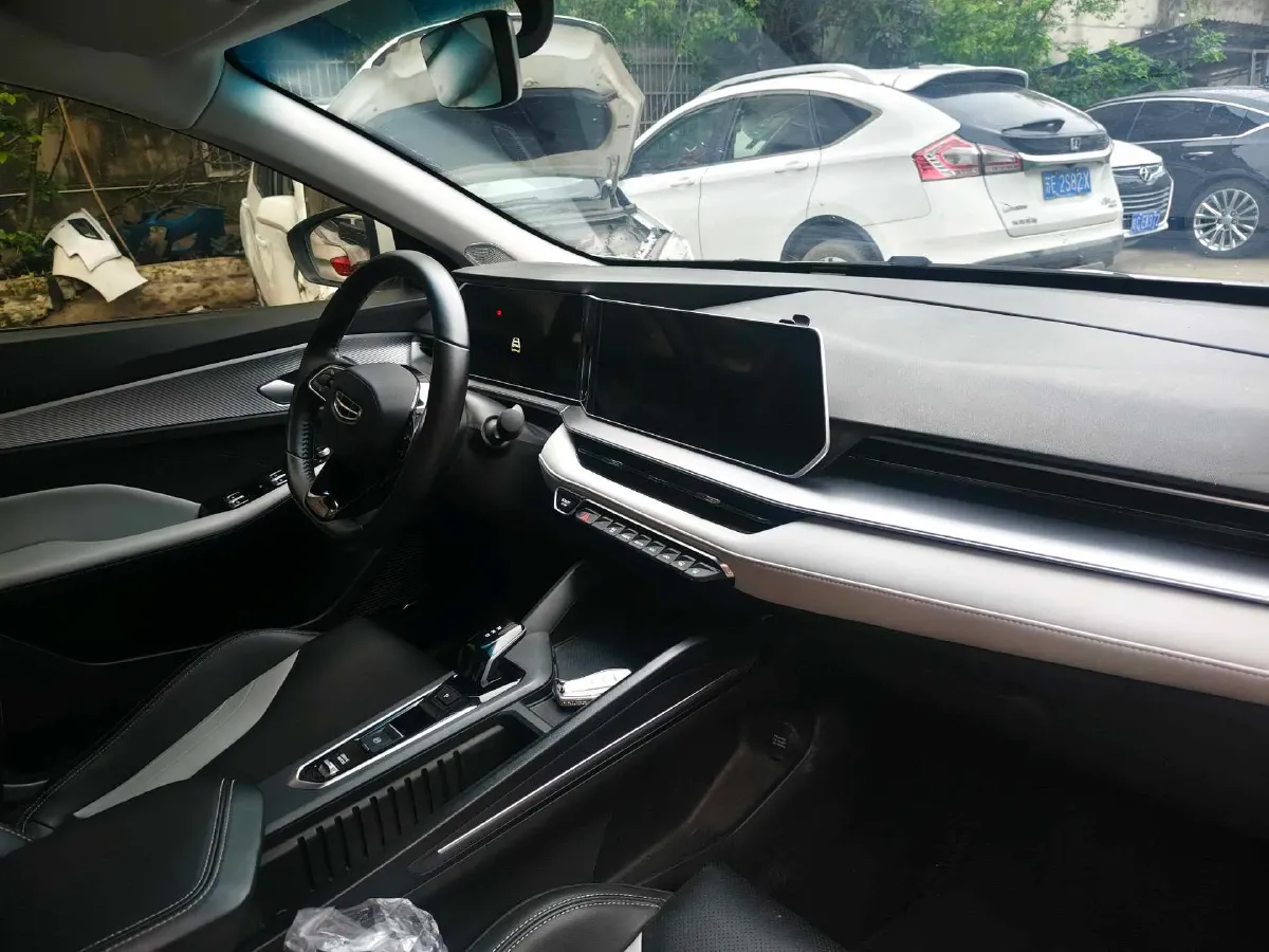 2022 Geely Binray 1.5T 181HP L4 7DCT,autocango,china used car exporter,china ev exporter,chinese used car exporter,chinese used ev exporter