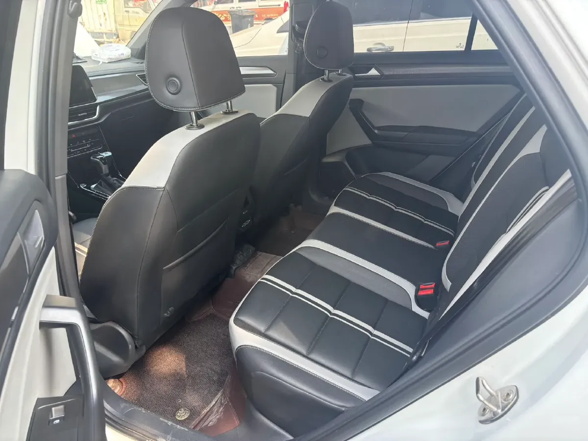 2024 Volkswagen T-Roc 1.5T 160HP L4 7DCT,autocango,china used car exporter,china ev exporter,chinese used car exporter,chinese used ev exporter